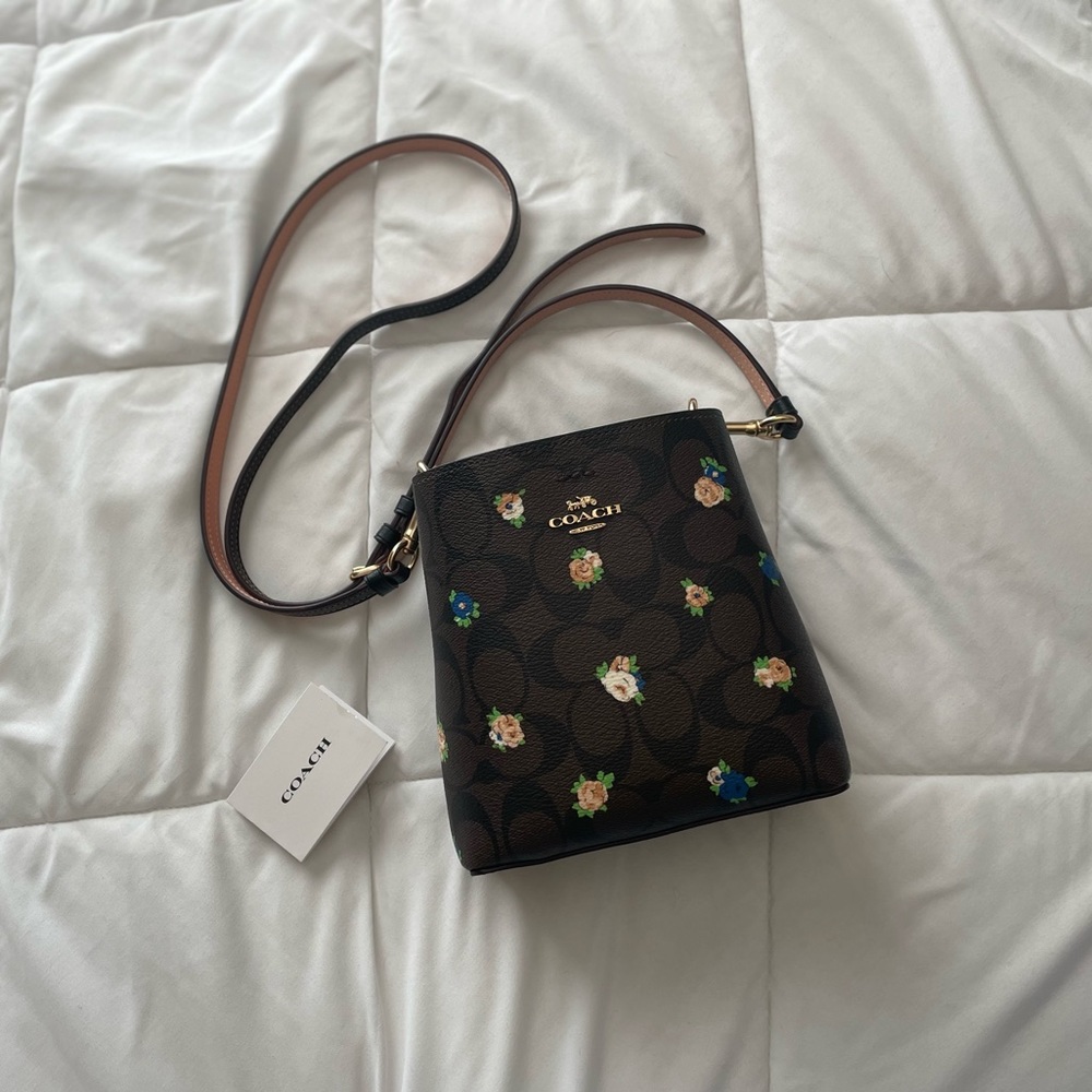 Coach mini purse/ Color brown/